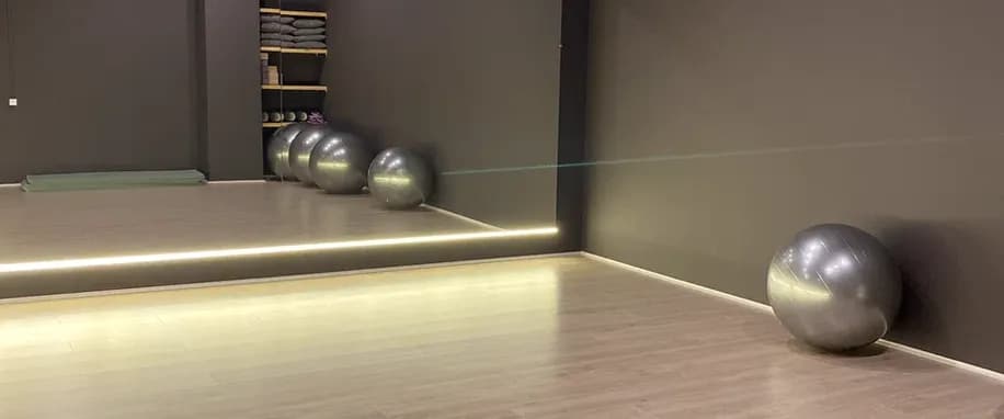 gallery slide